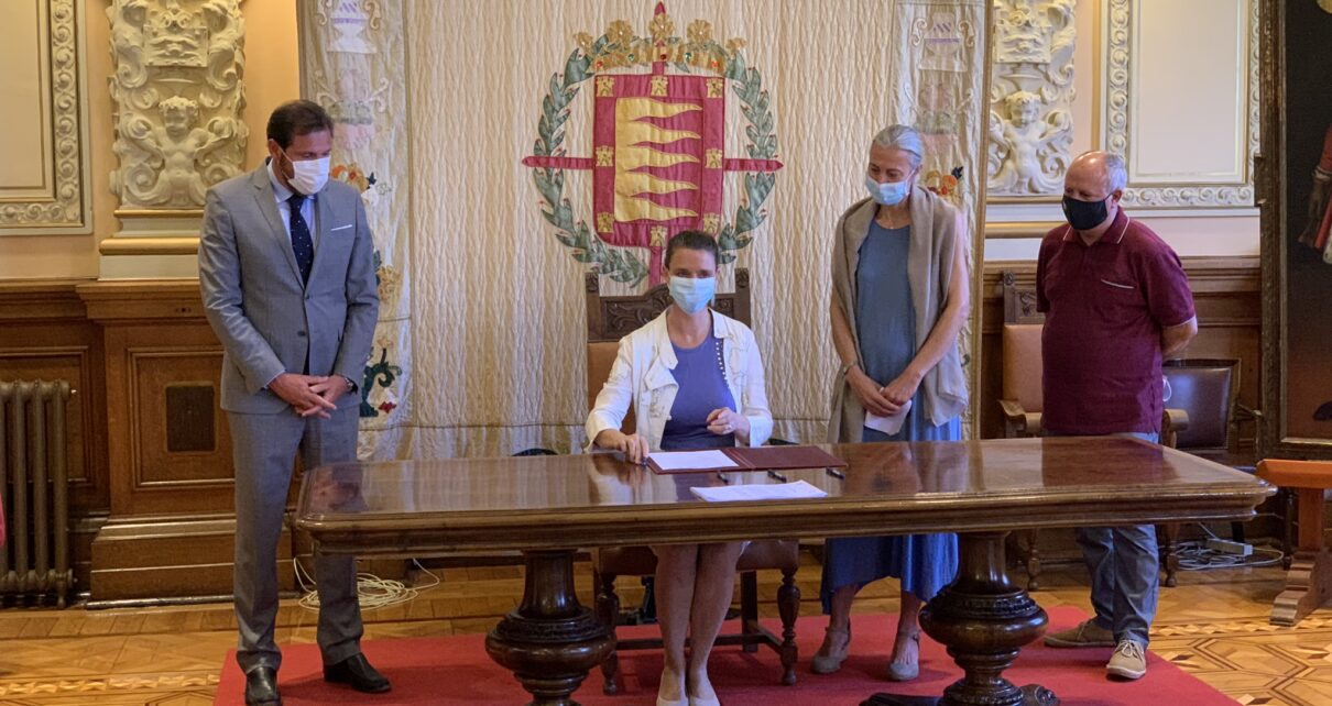 Ángela de Miguel firma del Diálogo Social Ayuntamiento de Valladolid