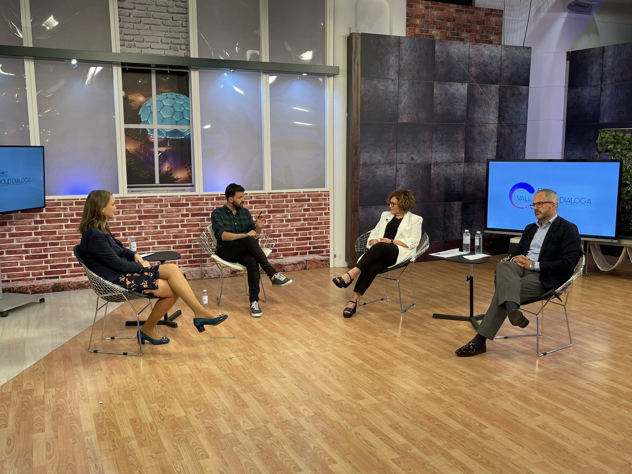 valladolid dialoga 25 de mayo