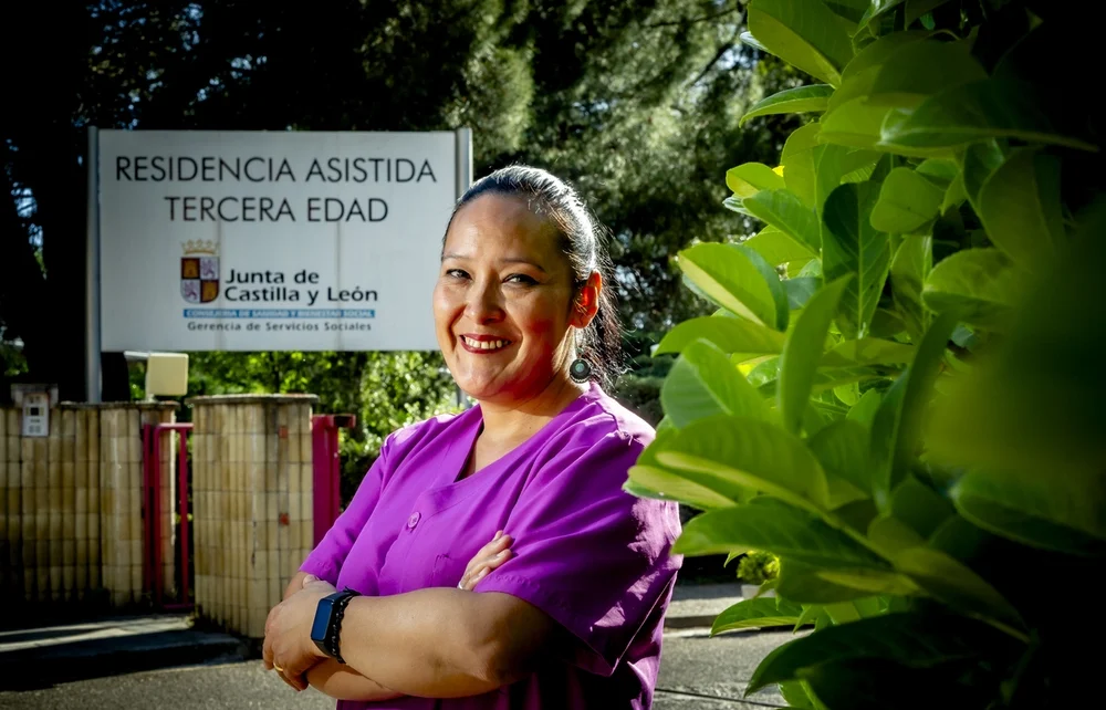 Marcia Torres, junto a la Residencia Asistida de La Rubia