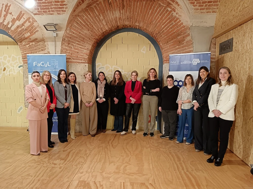 Participantes en una jornada organizada por el cluster FaCyL centrada en el papel de la mujer en el sector de automoción y movilidad. - Foto: FaCyL