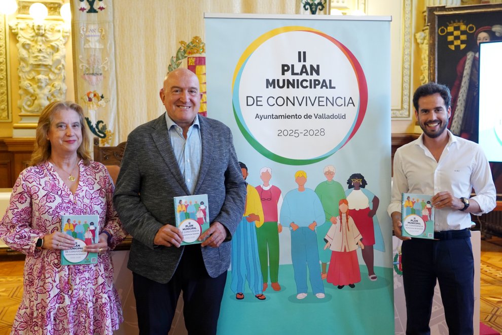 Elena Pineño, Jesús Julio Carnero y Rodrigo Nieto en la presentación del II Plan de Convivencia de Valladolid.ICAL
