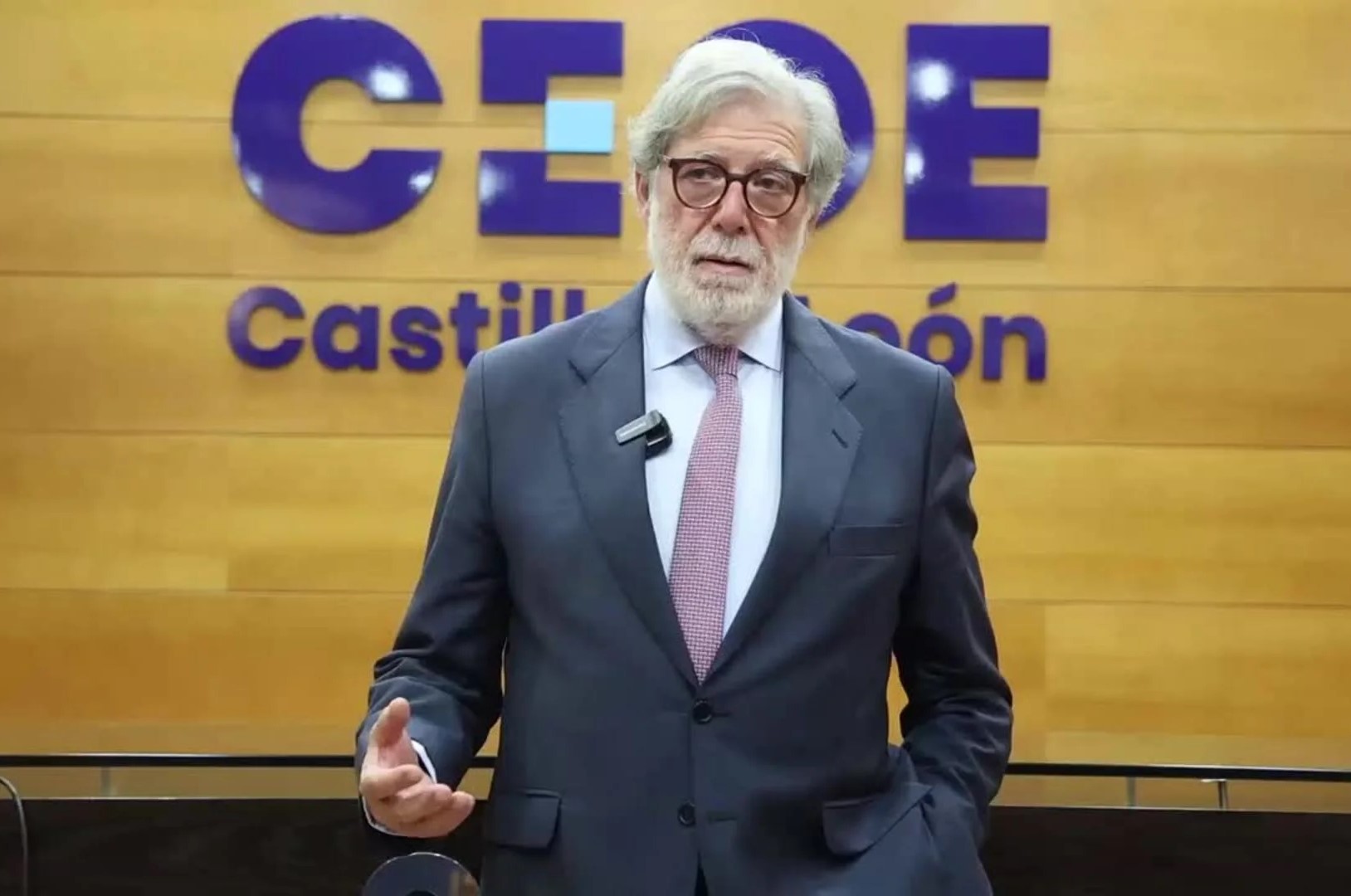 El presidente de CEOE Castilla y León, Santiago Aparicio, en la sede de la patronal en Valladolid. Rodrigo Jiménez