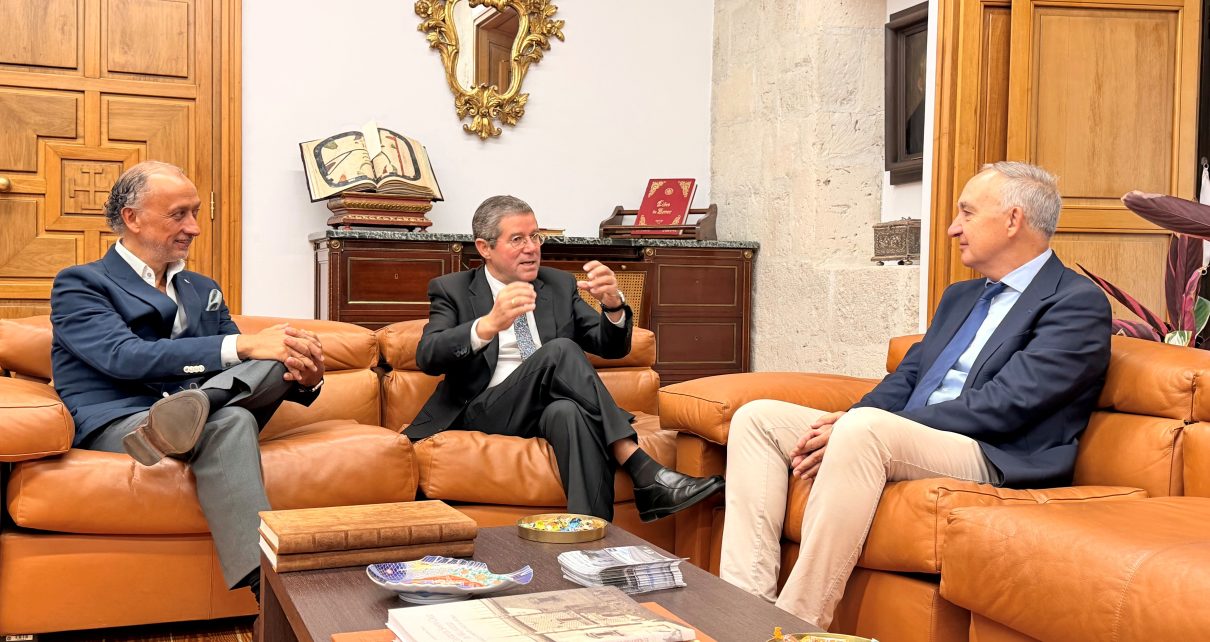 reunión Carlos Magdaleno con el Rector de la UVa