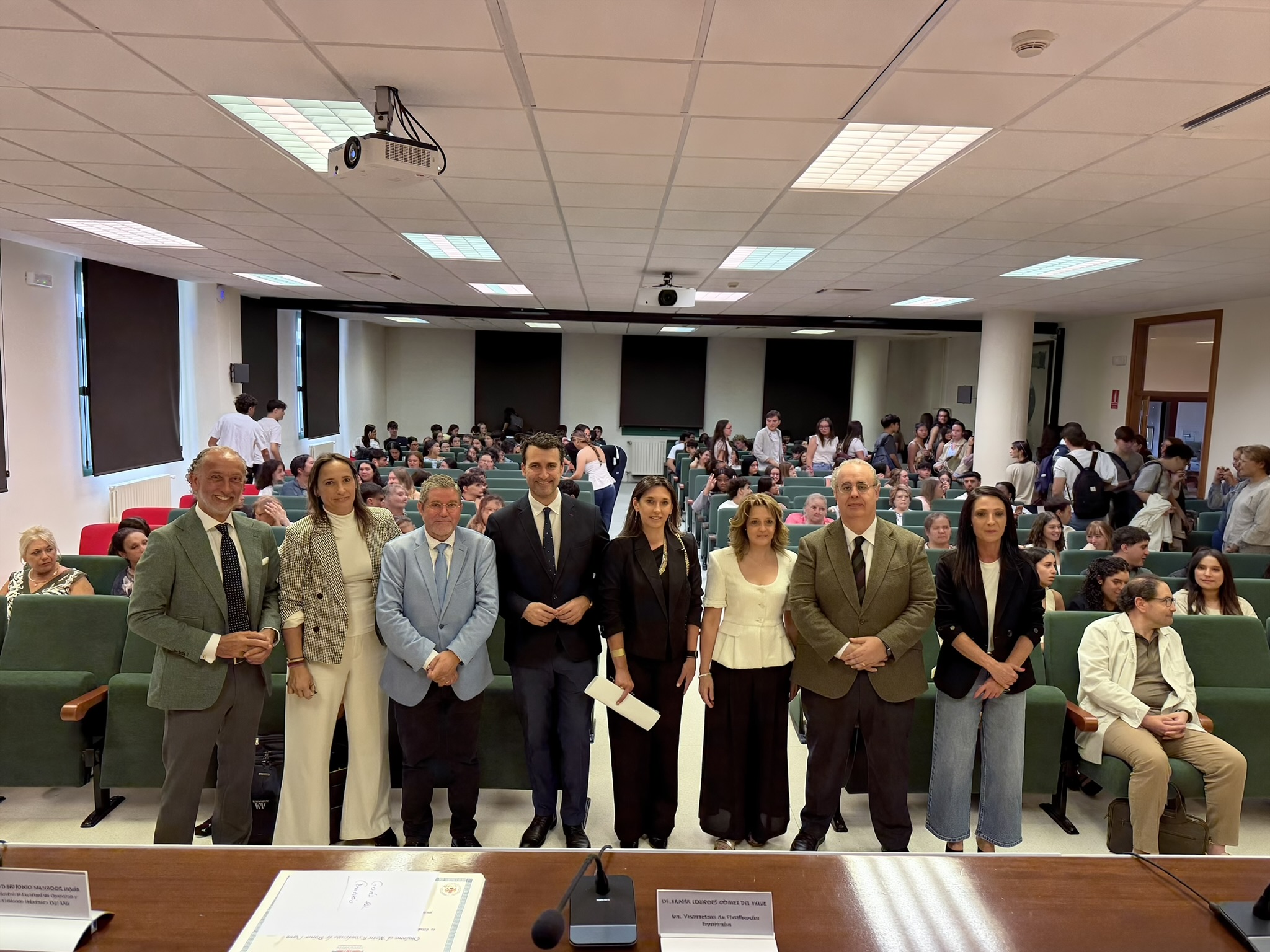Carlos Magdaleno imparte la lección inaugural del curso en la Facultad de Comercio y Relaciones Laborales de la UVa